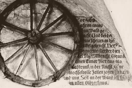Originalaufnahme Rad mit Inschrift im Stögergasthaus